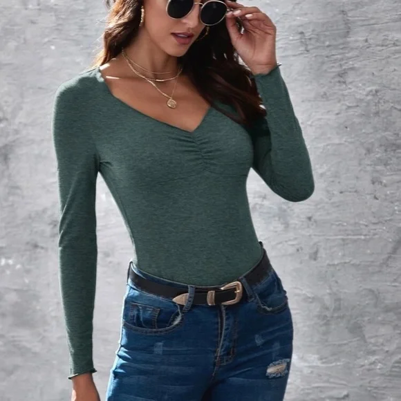 Green V Neck Runched Chest Slim Tee - Picture 2 of 4